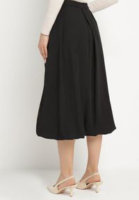 Born2be - Czarna Spódnica z Wiskozą o Rozkloszowanym Kroju z Zakładkami Voreza. Okazja: na co dzień. Kolor: czarny. Materiał: wiskoza. Styl: casual, elegancki #3