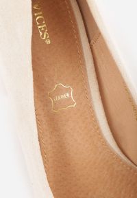 Renee - Beżowe Casualowe Czółenka na Słupku ze Skórzaną Wkładką Maicie. Okazja: na co dzień. Zapięcie: bez zapięcia. Kolor: beżowy. Materiał: skóra. Obcas: na słupku. Styl: casual. Wysokość obcasa: średni #6