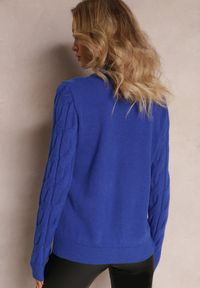 Renee - Granatowy Sweter w Warkoczykowy Splot Mikke. Kolor: niebieski. Materiał: dzianina, tkanina. Długość rękawa: długi rękaw. Długość: długie. Wzór: ze splotem. Styl: klasyczny #5