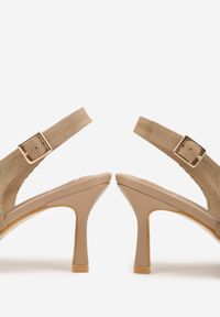 Born2be - Ciemnobeżowe Sandały na Szpilce Ozdobione Plecionką Callaxie. Okazja: na co dzień. Zapięcie: sprzączka. Kolor: beżowy. Materiał: jeans. Wzór: aplikacja. Sezon: lato. Obcas: na szpilce. Styl: wizytowy, casual, klasyczny, elegancki #8