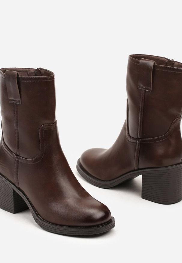Born2be - Brązowe Ocieplane Botki na Obcasie z Szeroką Cholewką Nialoraella. Okazja: na co dzień. Kolor: brązowy. Materiał: wełna, jeans. Szerokość cholewki: szeroka. Obcas: na obcasie. Styl: wizytowy, elegancki, casual. Wysokość obcasa: średni