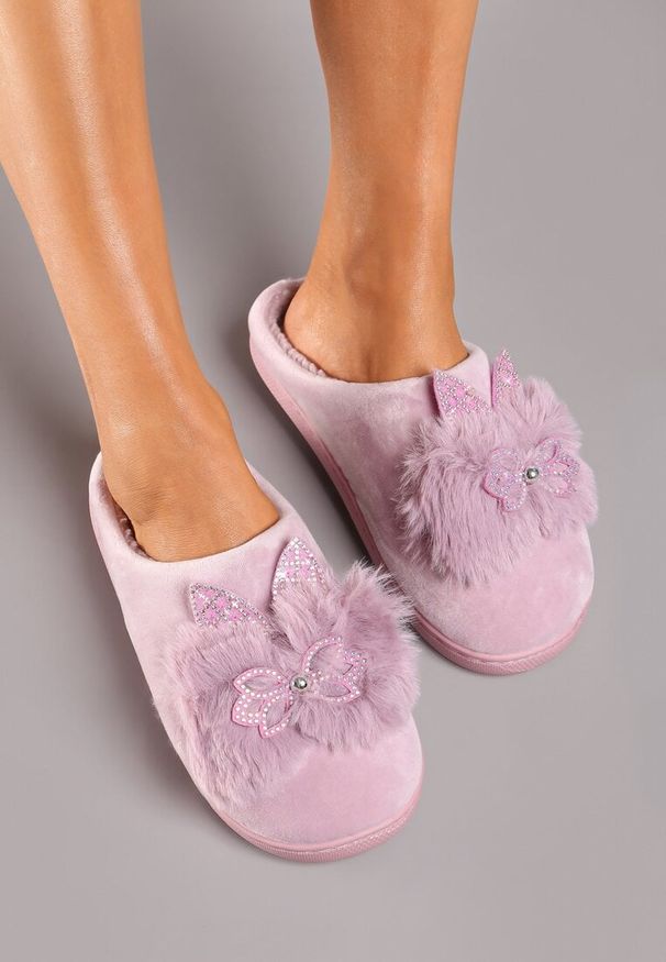 Born2be - Jasnofioletowe Płaskie Kapcie Ozdobione Futerkiem i Cyrkoniami Dezitana. Okazja: do pracy. Kolor: fioletowy. Materiał: futro. Wzór: aplikacja. Styl: elegancki, wizytowy, klasyczny