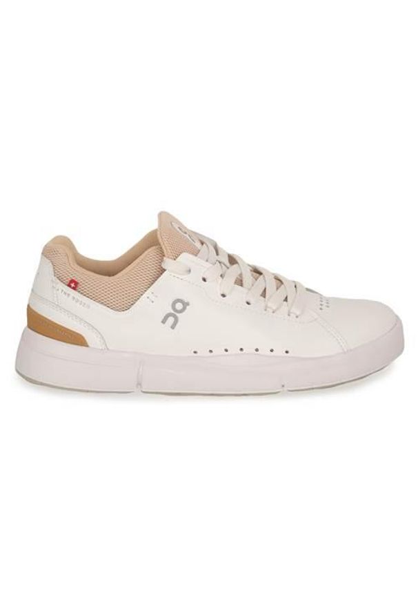 Buty do chodzenia damskie On The Roger Advantage. Kolor: biały. Materiał: materiał, syntetyk. Szerokość cholewki: normalna. Sport: turystyka piesza