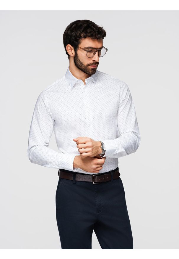 Ombre Clothing - Bawełniana koszula męska w delikatne wzory REGULAR FIT - biała V1. Okazja: do pracy. Typ kołnierza: kołnierzyk klasyczny. Kolor: biały. Materiał: bawełna. Długość rękawa: długi rękaw. Długość: długie. Wzór: nadruk. Styl: elegancki, klasyczny