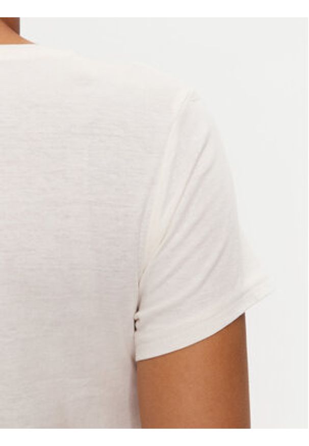 Mustang T-Shirt Alma 1015163 Écru Regular Fit. Materiał: bawełna