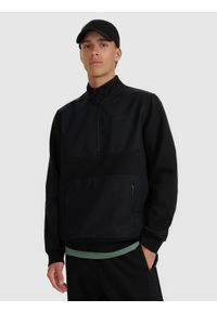 4f - 4F Bluza dresowa nierozpinana bez kaptura męska - czarna S. Okazja: na co dzień. Typ kołnierza: bez kaptura. Kolor: czarny. Materiał: dresówka. Styl: casual