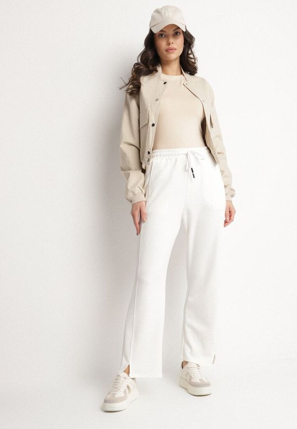Born2be - Białe Dresowe Spodnie o Szerokim Kroju z Wysokim Stanem ze Sznurkiem Zaliona. Stan: podwyższony. Kolor: biały. Materiał: dresówka. Styl: sportowy, elegancki, klasyczny