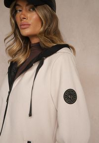 Renee - Beżowa Pudełkowa Kurtka z Kapturem Tulimera. Okazja: na co dzień. Typ kołnierza: kaptur. Kolor: beżowy. Materiał: jeans. Styl: sportowy, casual #4