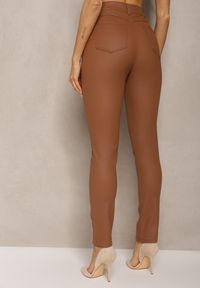 Renee - Brązowe Spodnie Skinny Push Up Zilli. Kolekcja: plus size. Kolor: brązowy