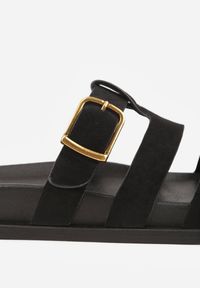 Renee - Czarne Klapki Ozdobione Geometrycznymi Paskami i Metaliczną Klamrą Hossei. Okazja: na co dzień. Kolor: czarny. Materiał: jeans. Wzór: geometria, aplikacja. Styl: casual, elegancki #7