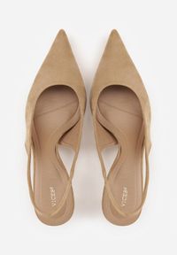 Renee - Ciemnobeżowe Czółenka Slingback VICES na Kaczuszce Anatera. Okazja: na co dzień. Zapięcie: bez zapięcia. Kolor: beżowy. Materiał: zamsz, jeans. Obcas: na szpilce. Styl: casual, elegancki. Wysokość obcasa: średni #6