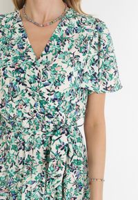 Born2be - Zielona Sukienka Maxi z Gumką w Talii w Kwiaty z Wiskozy Eudatha. Typ kołnierza: dekolt kopertowy. Kolor: zielony. Materiał: wiskoza. Wzór: kwiaty. Sezon: lato. Typ sukienki: kopertowe. Długość: maxi #2