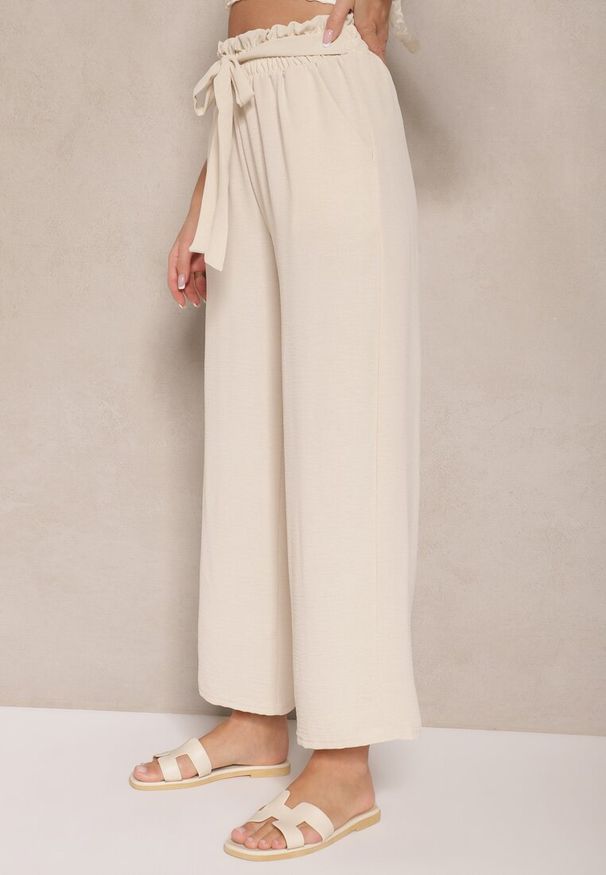 Renee - Beżowe Spodnie z Wiskozą o Szerokim Kroju High Waist z Wiązaniem Ivelwia. Stan: podwyższony. Kolor: beżowy. Materiał: wiskoza. Sezon: lato