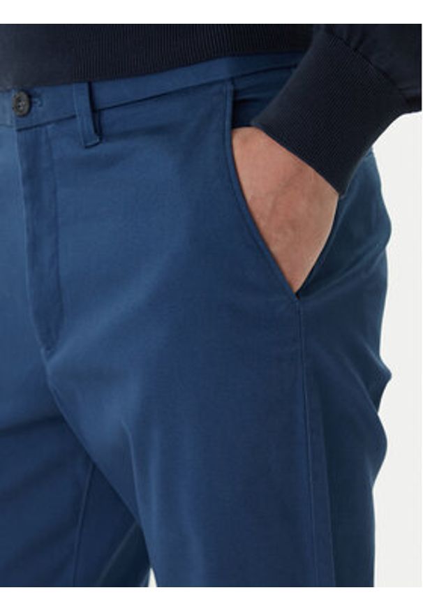 Calvin Klein Chinosy LV040EM633 Niebieski Slim Fit. Kolor: niebieski. Materiał: bawełna