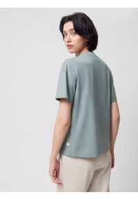 outhorn - T-shirt o kroju boxy z nadrukiem damski - morski. Kolor: morski. Materiał: materiał, bawełna, dzianina. Wzór: nadruk #2