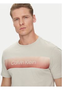 Calvin Klein T-Shirt Linear Ombre K10K114163 Szary Regular Fit. Kolor: szary. Materiał: bawełna #4