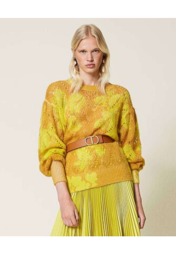 TwinSet - TWINSET - Ażurowy sweter w kwiatowy print. Kolor: żółty. Materiał: prążkowany. Wzór: ażurowy, kwiaty, nadruk