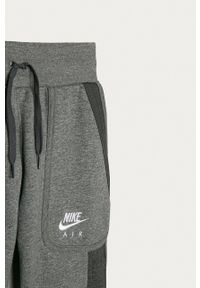 Nike Kids - Spodnie dziecięce 122-170 cm. Okazja: na co dzień. Kolor: szary. Styl: casual