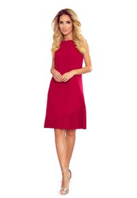 Numoco - Czerwona Trapezowa Sukienka z Plisowanym dołem. Kolor: czerwony. Materiał: poliester, elastan. Typ sukienki: trapezowe