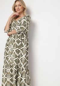 Born2be - Zielona Rozkloszowana Sukienka z Wiskozą z Motywem Roślinnym Loredia. Okazja: na co dzień. Typ kołnierza: dekolt w kształcie V. Kolor: zielony. Materiał: wiskoza. Długość rękawa: krótki rękaw. Wzór: aplikacja. Styl: elegancki, casual #3