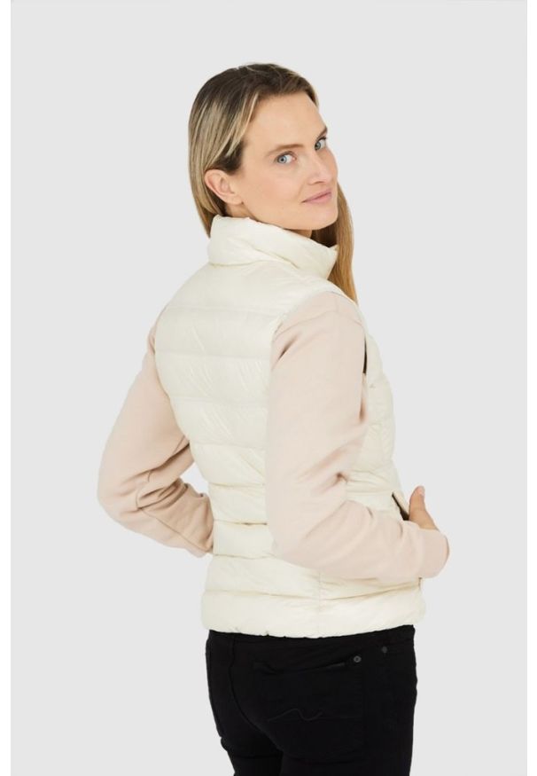 Blauer USA - BLAUER Ecru bezrękawnik damski Sherri, Rozmiar L. Kolor: biały. Materiał: poliamid. Długość rękawa: bez rękawów