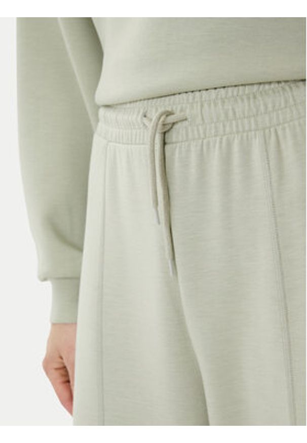 only - ONLY Spodnie dresowe Scarlet 15355811 Zielony Regular Fit. Kolor: zielony. Materiał: wiskoza