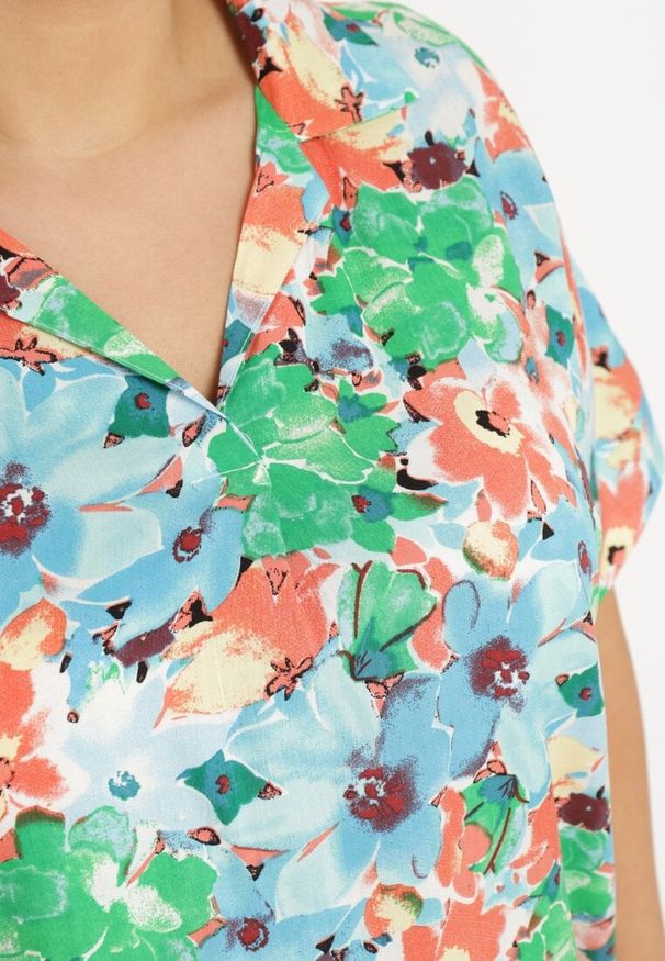 Born2be - Zielona Koszula Wiskozowa w Kwiatowy Wzór Edionoria. Okazja: na co dzień, na spotkanie biznesowe. Typ kołnierza: kołnierzyk klasyczny. Kolor: zielony. Długość: krótkie. Wzór: kwiaty. Materiał: wiskoza. Długość rękawa: krótki rękaw. Sezon: wiosna. Styl: klasyczny, casual, elegancki, biznesowy