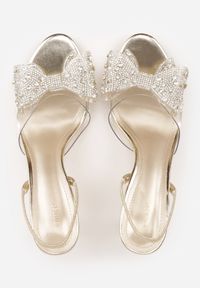 Renee - Złote Transparentne Sandały VICES na Szpilce Zdobione Cyrkoniową Kokardą Phrilirea. Zapięcie: pasek. Kolor: złoty. Wzór: aplikacja. Obcas: na szpilce. Styl: glamour #8