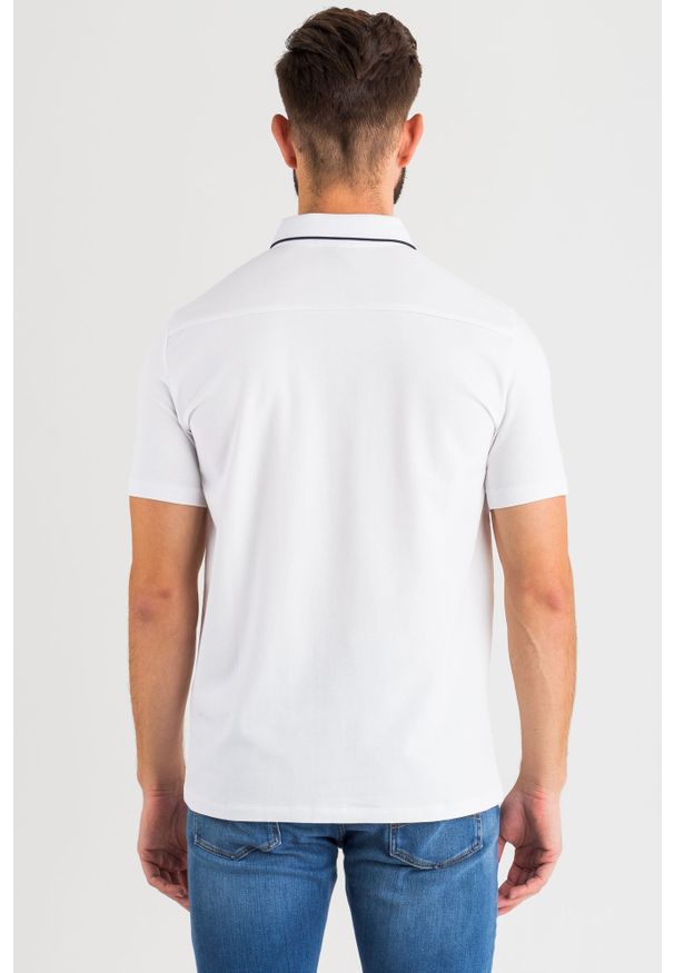 POLO Armani Exchange. Typ kołnierza: polo. Wzór: jednolity, nadruk. Styl: sportowy