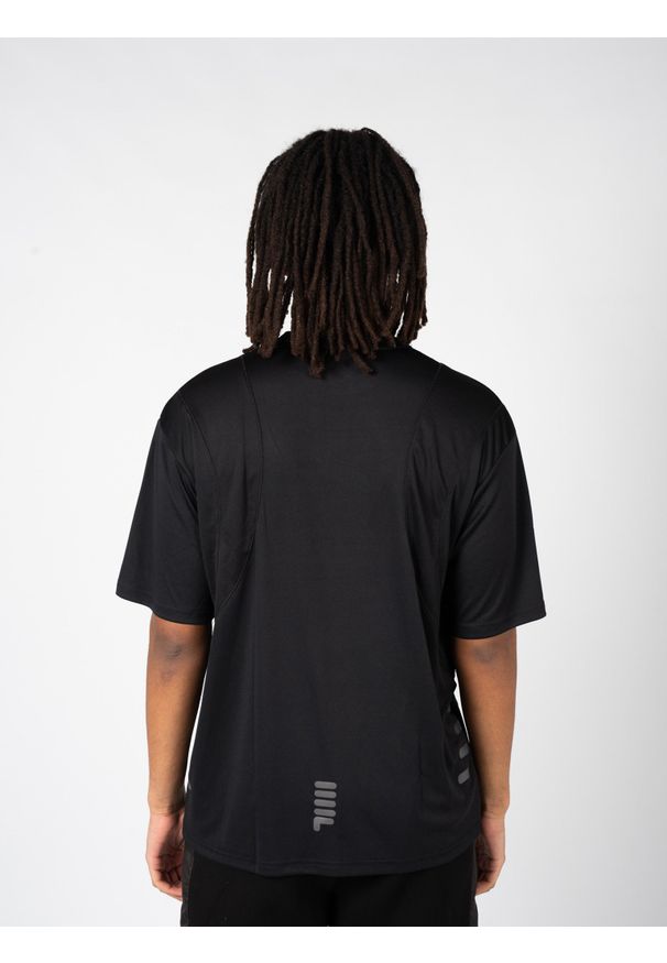 Fila T-Shirt "Ronchin" | FAM0281 | Mężczyzna | Czarny. Okazja: na co dzień. Kolor: czarny. Materiał: poliester. Styl: casual