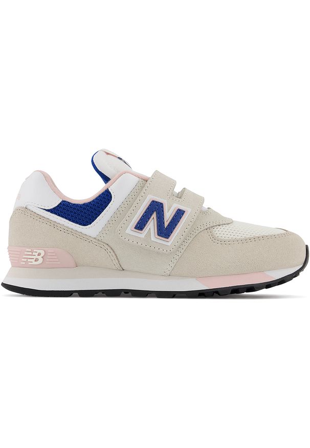 Buty New Balance PV574LK1 – beżowe. Okazja: na co dzień. Zapięcie: rzepy. Kolor: beżowy. Materiał: syntetyk, guma, zamsz, skóra, materiał. Szerokość cholewki: normalna. Model: New Balance 574. Sport: turystyka piesza