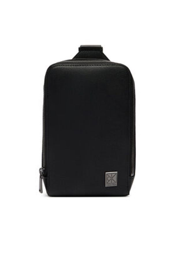 Calvin Klein Saszetka Emblem Hw Sling LV04D3292G Czarny. Kolor: czarny. Materiał: skóra