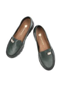 Zielone Półbuty Armodo Wygodne Wsuwane Obuwie Damskie. Okazja: na co dzień. Zapięcie: bez zapięcia. Kolor: zielony. Materiał: skóra. Wzór: aplikacja. Styl: klasyczny, casual, elegancki #6