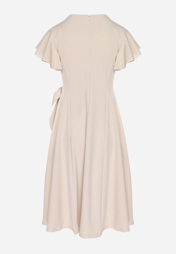 Born2be - Beżowa Rozkloszowana Sukienka Kopertowa z Wiązaniem w Talii Dannila. Kolor: beżowy. Wzór: aplikacja. Typ sukienki: kopertowe