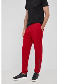 Lacoste Spodnie męskie kolor czerwony z nadrukiem. Kolor: czerwony. Materiał: dzianina. Wzór: nadruk