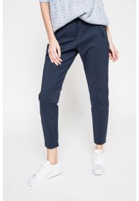 Vero Moda - Spodnie Victoria. Kolor: niebieski. Materiał: tkanina, bawełna, nylon, elastan. Wzór: gładki #1