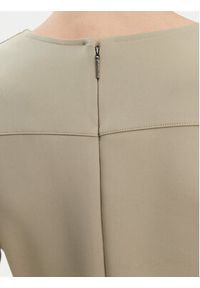 Calvin Klein Sukienka codzienna K20K208151 Beżowy Regular Fit. Okazja: na co dzień. Kolor: beżowy. Materiał: syntetyk. Typ sukienki: proste. Styl: casual