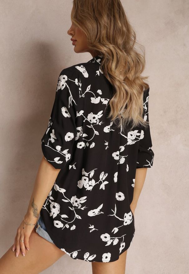 Renee - Czarna Koszula Typu Kimono z Bawełny i Wiskozy w Kwiatowy Wzór Carlania. Kolor: czarny. Materiał: bawełna, wiskoza. Wzór: kwiaty
