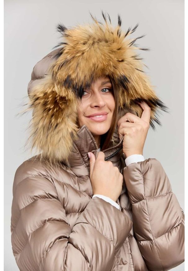Hetrego - HETREGO Beżowa damska kurtka puchowa Leonie Quilted Woman Jacket With Detached Hood, Rozmiar 38 EU - 42 IT. Okazja: na co dzień. Kolor: beżowy. Materiał: puch. Długość rękawa: długi rękaw. Długość: długie. Styl: casual