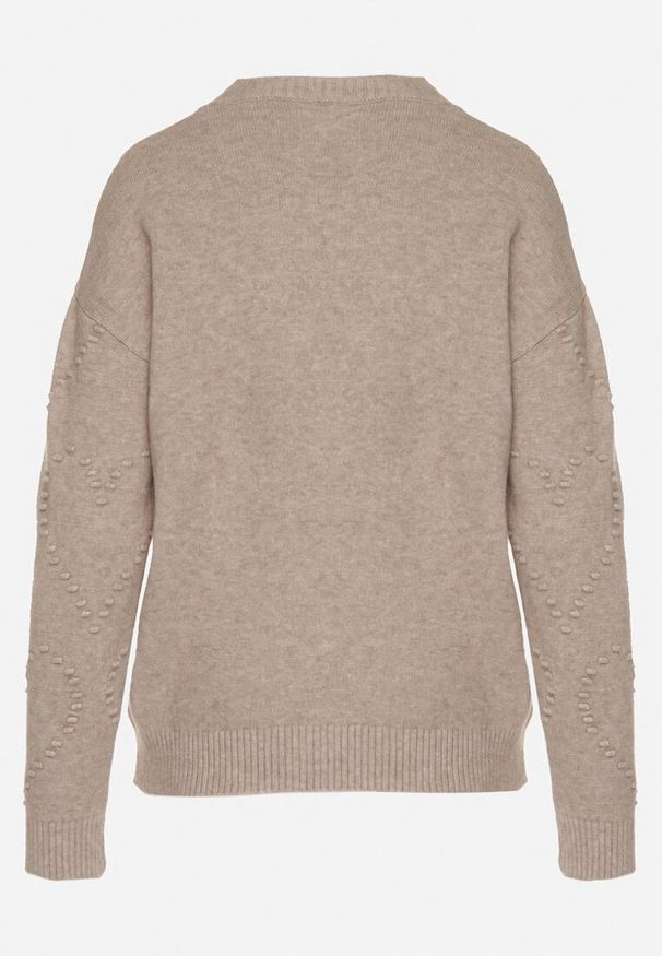 Born2be - Beżowy Sweter Ozdobiony Motywem Serc Unisae. Okazja: na co dzień. Kolor: beżowy. Materiał: jeans. Wzór: aplikacja. Styl: casual