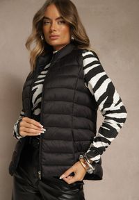 Renee - Czarna Kamizelka Ozdobiona Pikowaniem Soellame. Okazja: na co dzień. Kolor: czarny. Wzór: aplikacja. Styl: street, casual