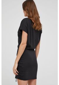 Answear Lab sukienka kolor czarny mini asymetryczna. Kolor: czarny. Materiał: dzianina. Wzór: gładki. Typ sukienki: asymetryczne. Styl: wakacyjny. Długość: mini
