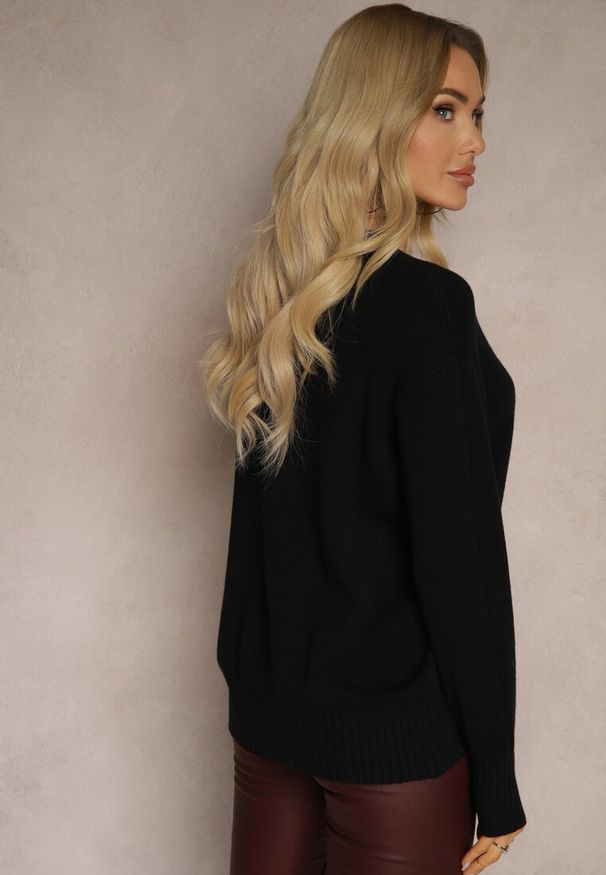 Renee - Czarny Casualowy Sweter z Wiskozą i Modalem ze Ściągaczami Riviti. Okazja: na co dzień. Kolor: czarny. Materiał: wiskoza. Styl: casual