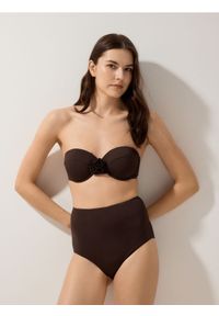Reserved - Dół od bikini - ciemnobrązowy. Stan: podwyższony. Kolor: brązowy. Materiał: materiał. Wzór: gładki