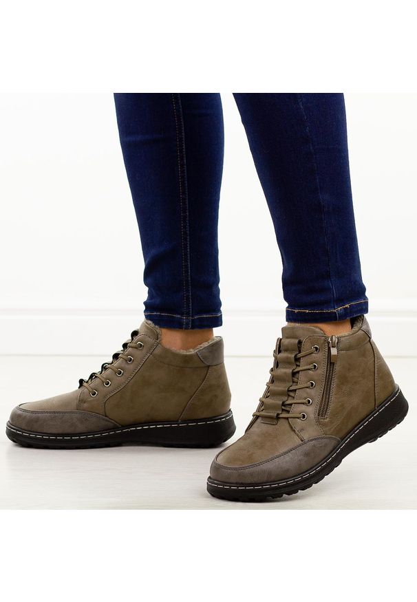 POTOCKI - Khaki botki damskie Potocki 90347. Okazja: na co dzień. Nosek buta: okrągły. Kolor: brązowy. Materiał: skóra. Szerokość cholewki: normalna. Sezon: zima, jesień. Styl: klasyczny, casual, elegancki
