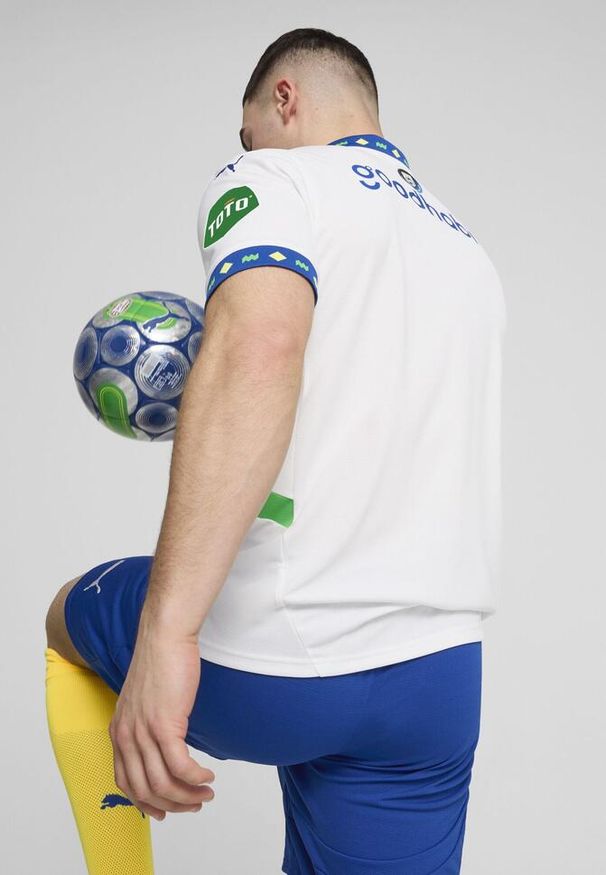 Puma - Trzecia koszulka PSV Eindhoven 2024/25. Kolor: biały, wielokolorowy, niebieski. Wzór: paski