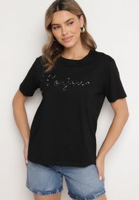 Born2be - Czarny T-shirt z Bawełny o Kroju Oversize z Haftem i Cekinami Uliowena. Okazja: na co dzień, na spacer. Kolor: czarny. Materiał: bawełna. Wzór: haft. Sezon: lato. Styl: casual #7
