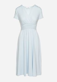 Born2be - Jasnoniebieska Taliowana Sukienka z Dekoltem na Zakładkę Quimadea. Okazja: na spotkanie biznesowe. Kolor: niebieski. Materiał: materiał. Wzór: aplikacja. Styl: elegancki, biznesowy #5