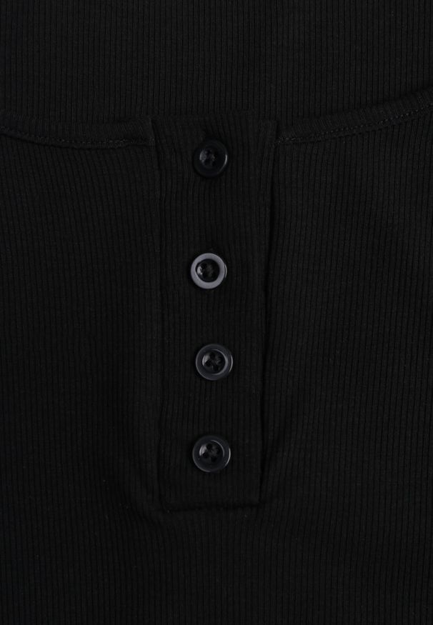 Born2be - Czarny Prążkowany Top Bawełniany z Guzikami przy Dekolcie Nedera. Okazja: na co dzień. Kolor: czarny. Materiał: prążkowany, bawełna. Styl: casual, klasyczny