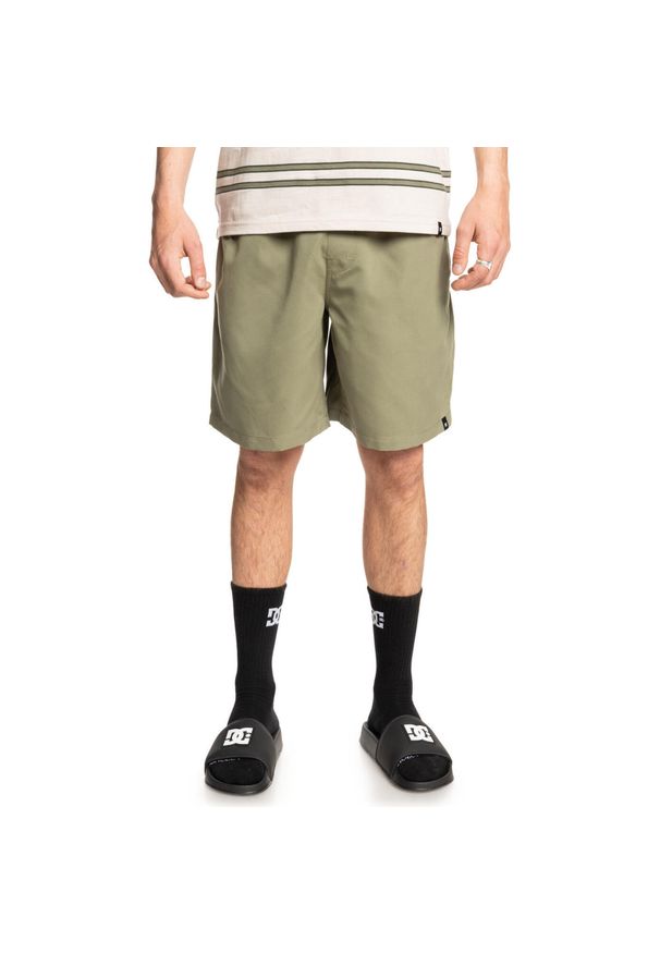 DC Shoes - Spodenki z elastyczną talią STRYKER 18" Mężczyźni. Kolor: zielony. Materiał: poliester, materiał